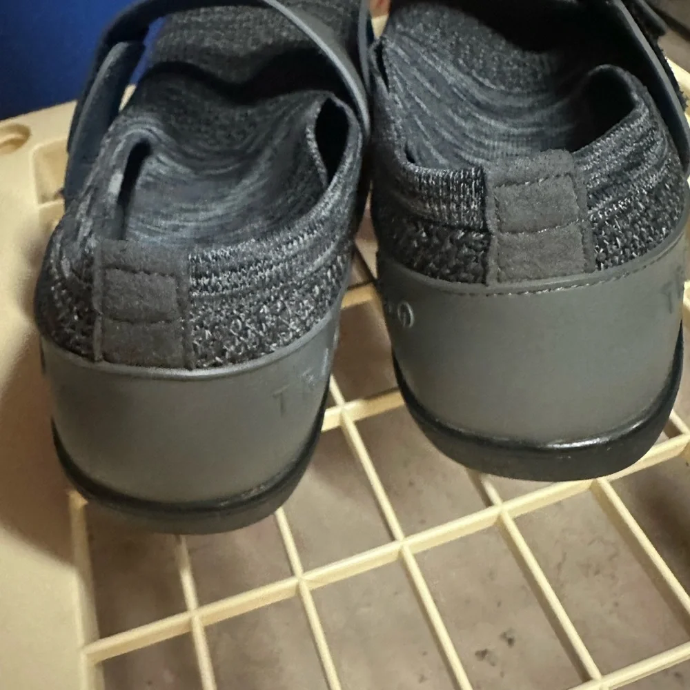 Traq by Alegria‎ Men's Black Slip-On Sneakers